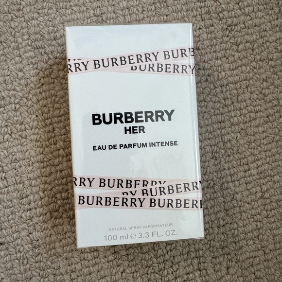 Burberry her intense brand new in box- with Burberry zip bag - Picture 3 of 4